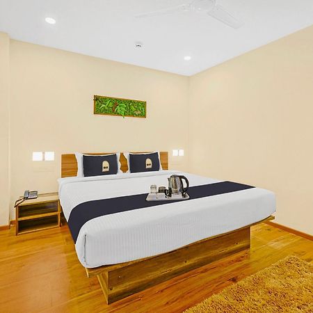 Super Townhouse Oak Hillside Aqua Hotel Khandagiri Bagian luar foto