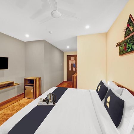 Super Townhouse Oak Hillside Aqua Hotel Khandagiri Bagian luar foto
