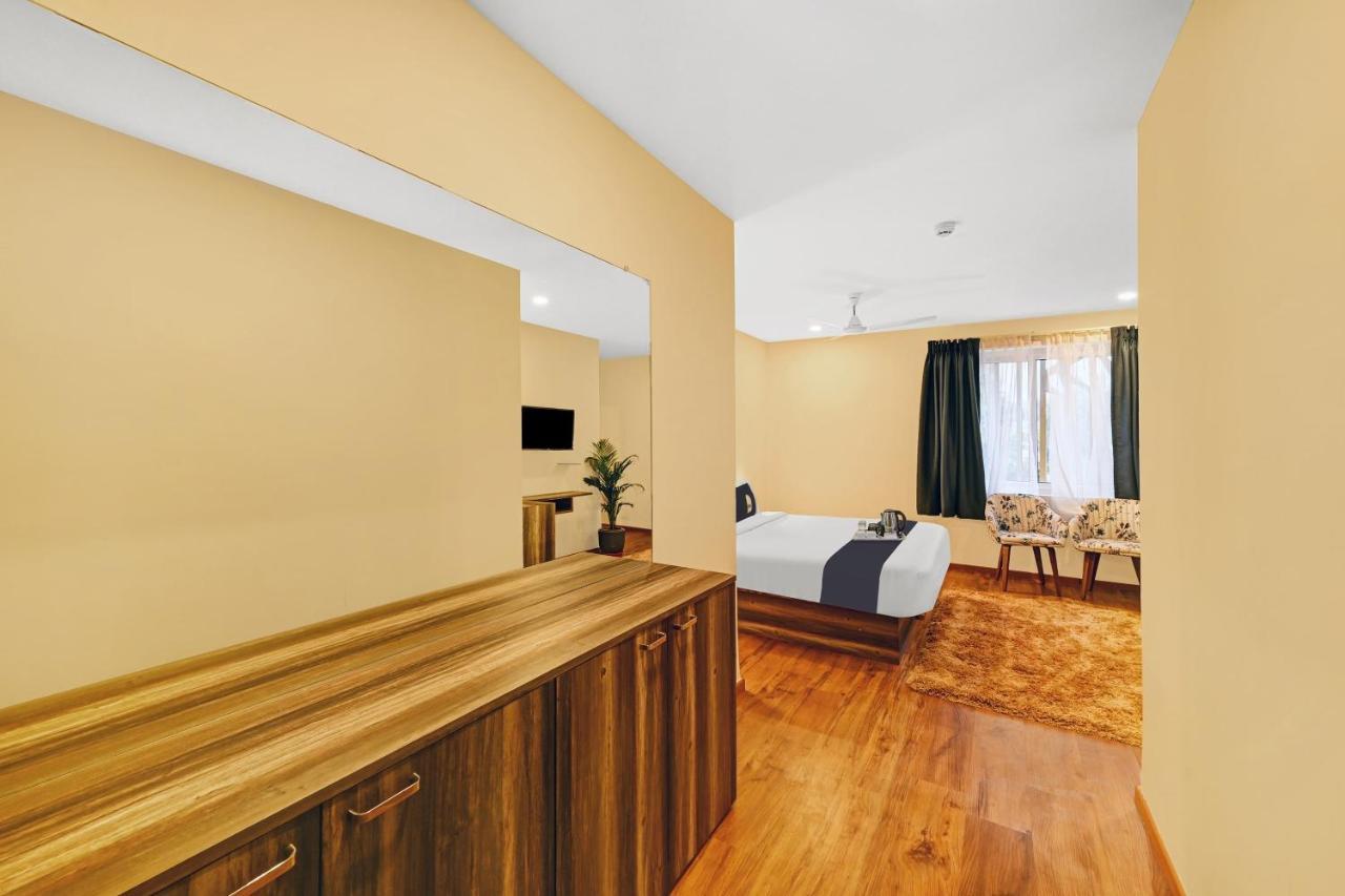 Super Townhouse Oak Hillside Aqua Hotel Khandagiri Bagian luar foto