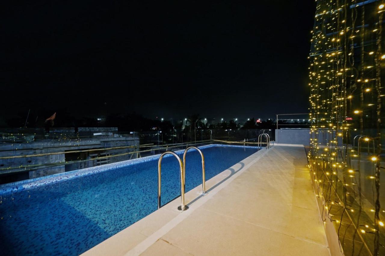 Super Townhouse Oak Hillside Aqua Hotel Khandagiri Bagian luar foto