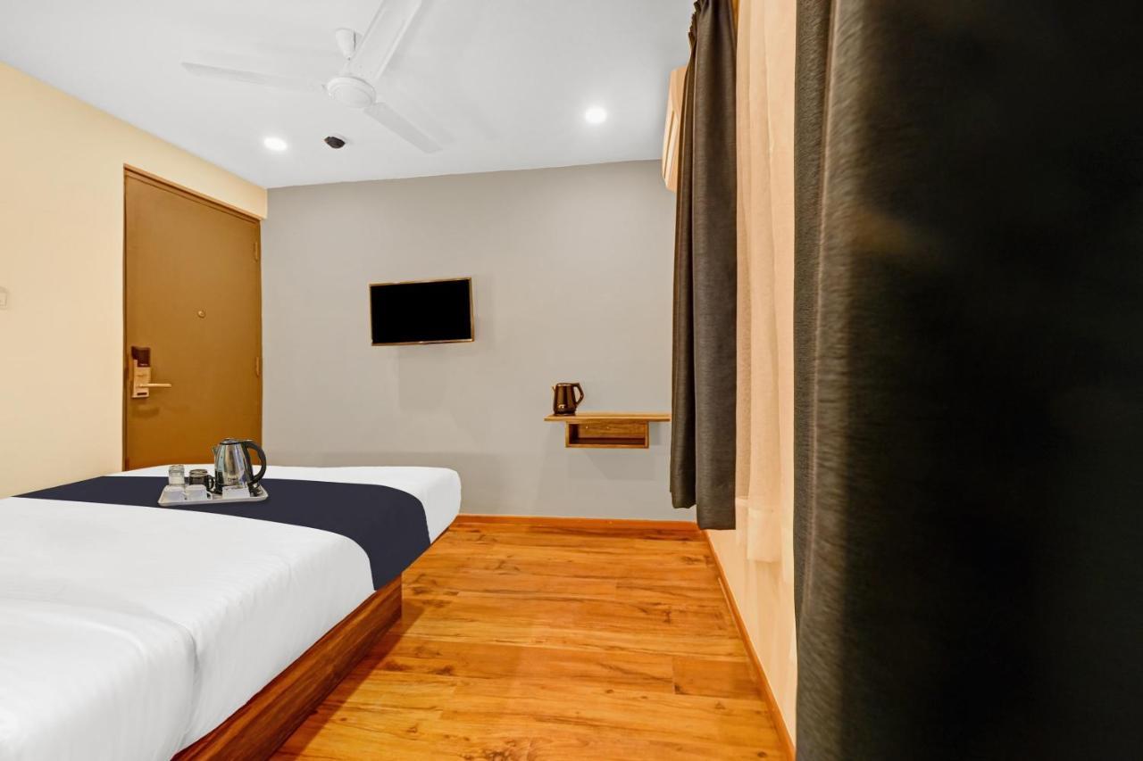 Super Townhouse Oak Hillside Aqua Hotel Khandagiri Bagian luar foto