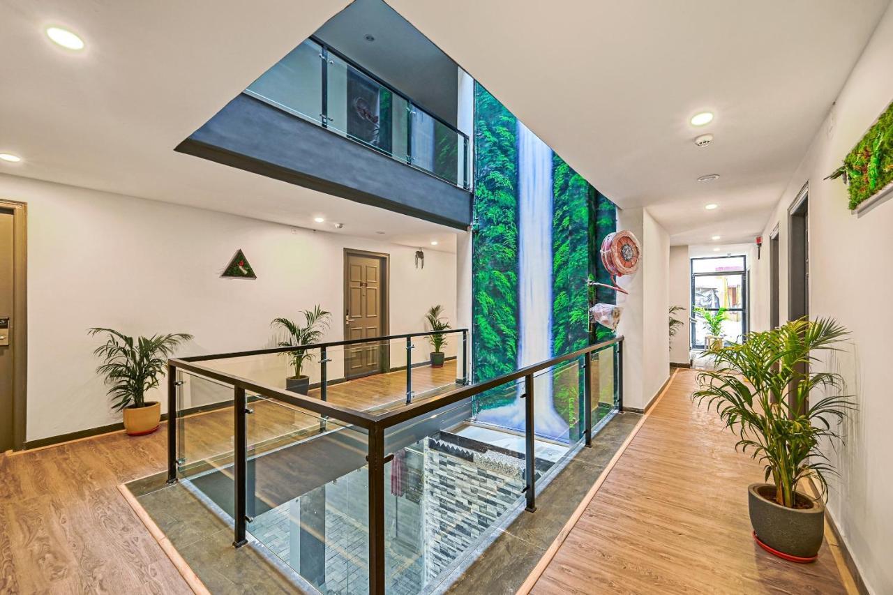 Super Townhouse Oak Hillside Aqua Hotel Khandagiri Bagian luar foto