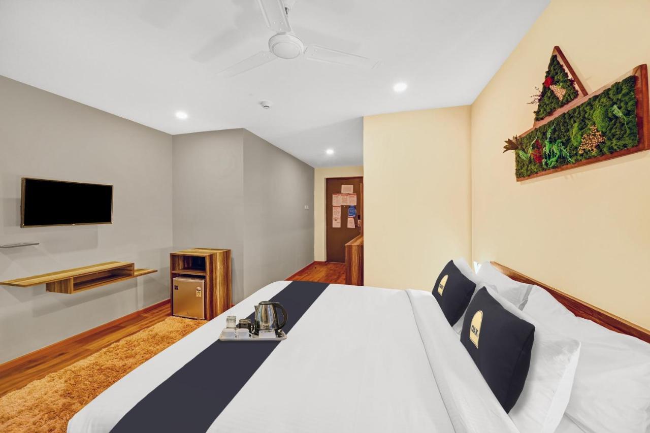 Super Townhouse Oak Hillside Aqua Hotel Khandagiri Bagian luar foto