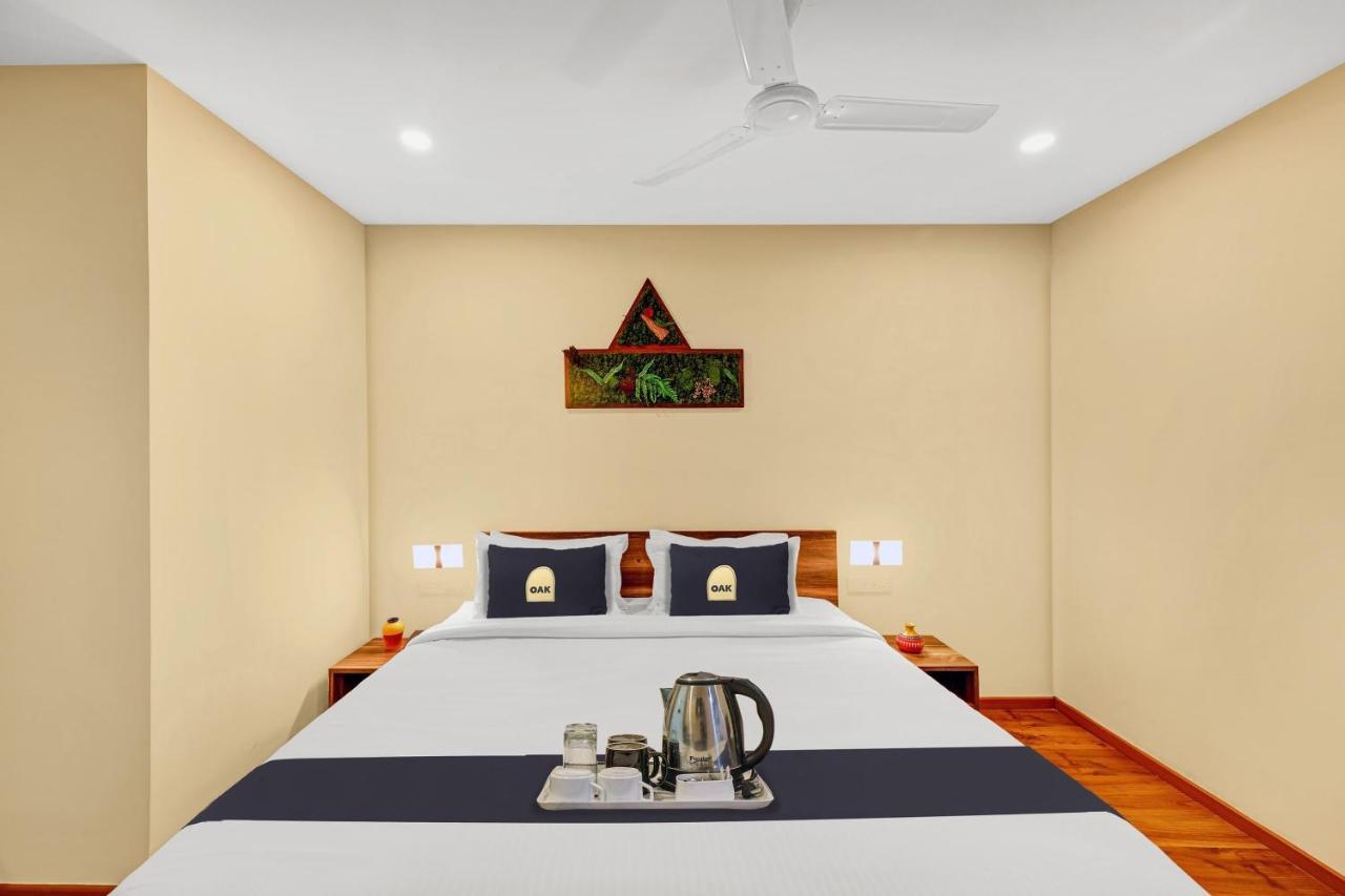 Super Townhouse Oak Hillside Aqua Hotel Khandagiri Bagian luar foto