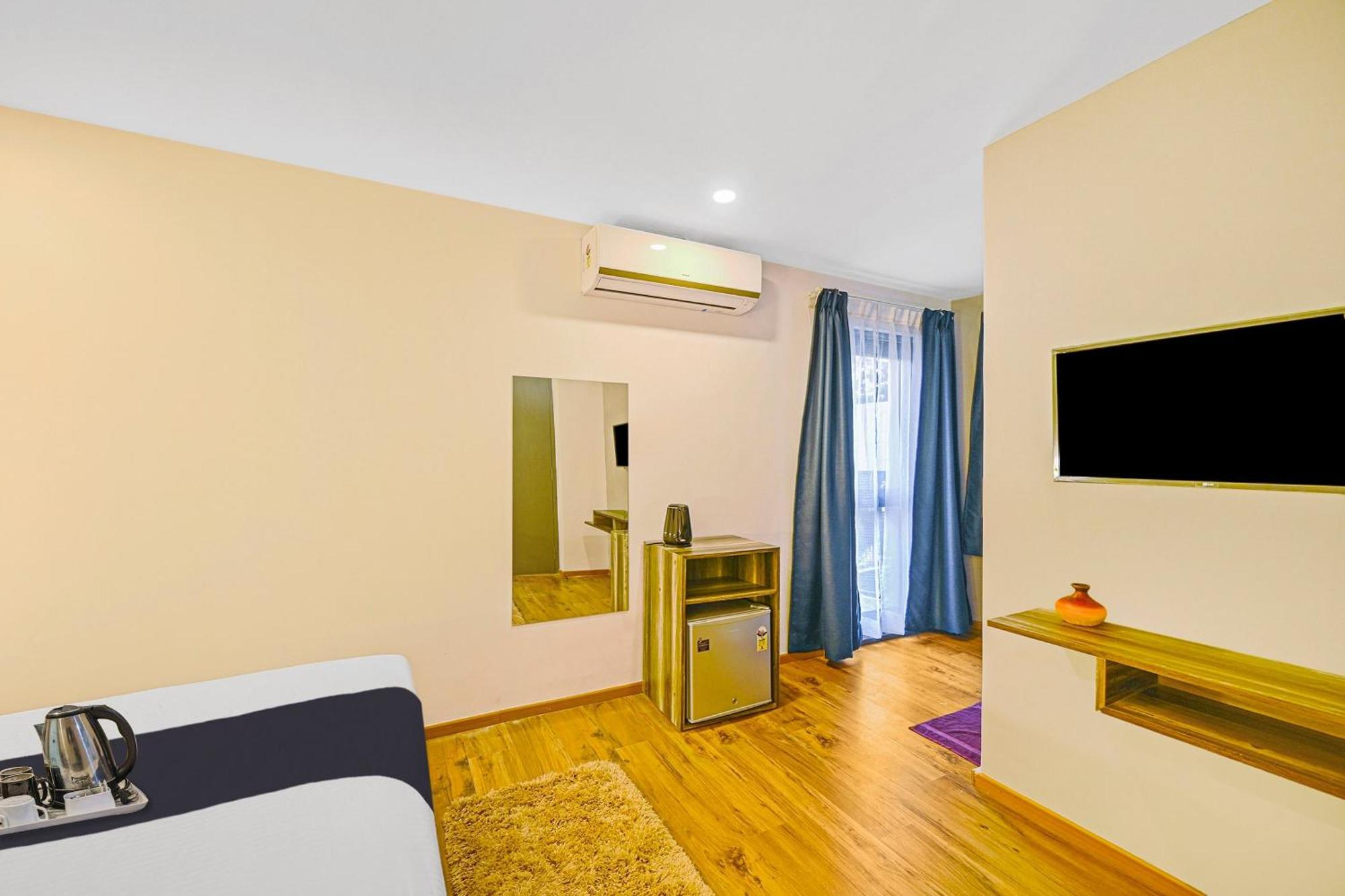 Super Townhouse Oak Hillside Aqua Hotel Khandagiri Bagian luar foto