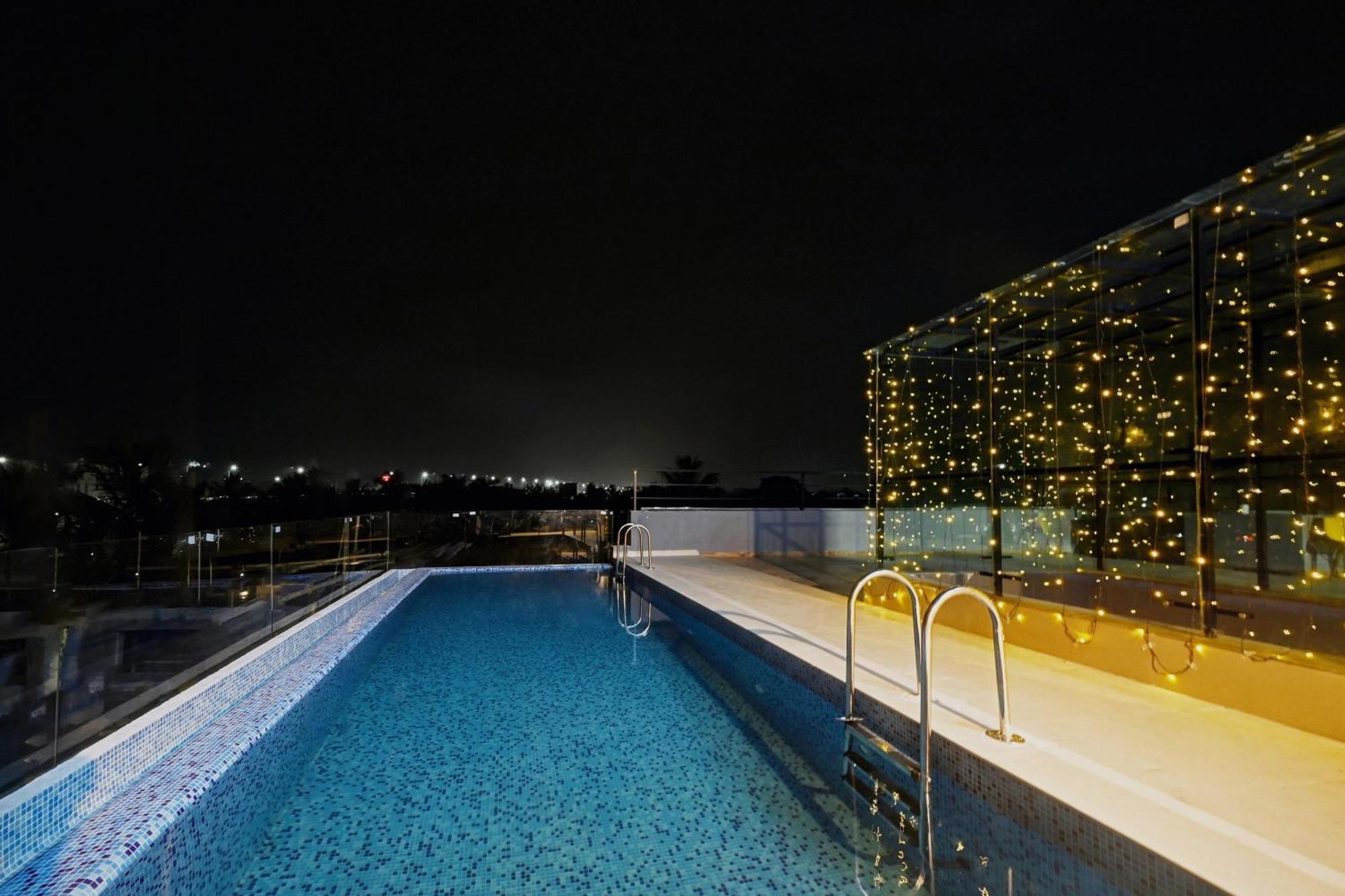 Super Townhouse Oak Hillside Aqua Hotel Khandagiri Bagian luar foto