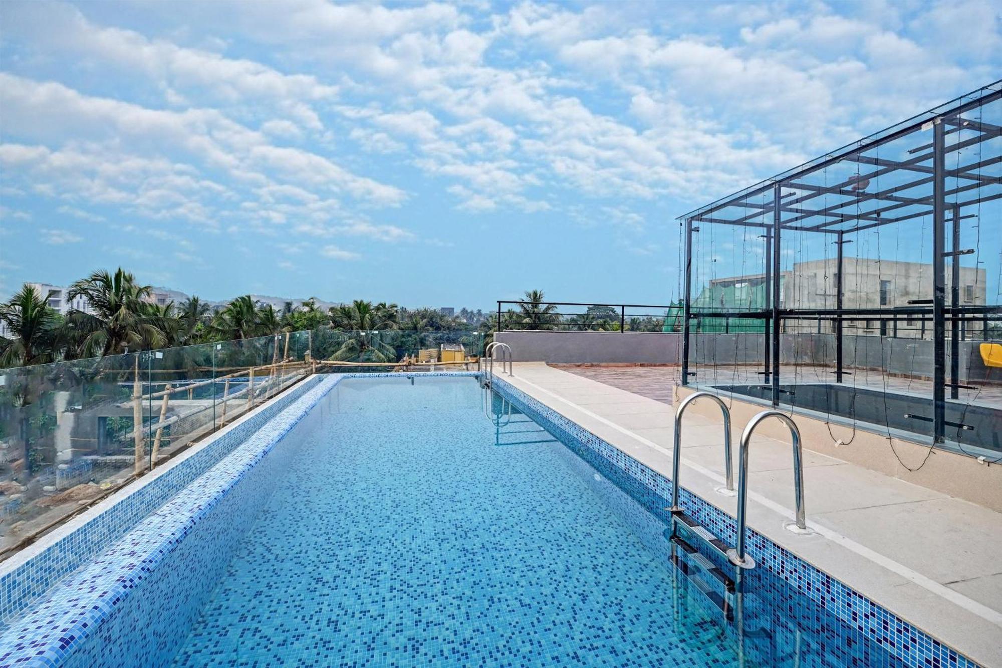 Super Townhouse Oak Hillside Aqua Hotel Khandagiri Bagian luar foto