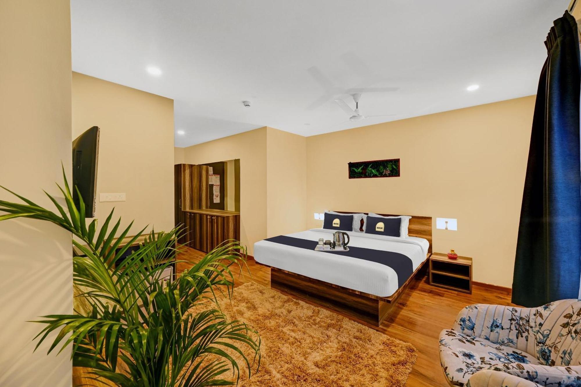 Super Townhouse Oak Hillside Aqua Hotel Khandagiri Bagian luar foto