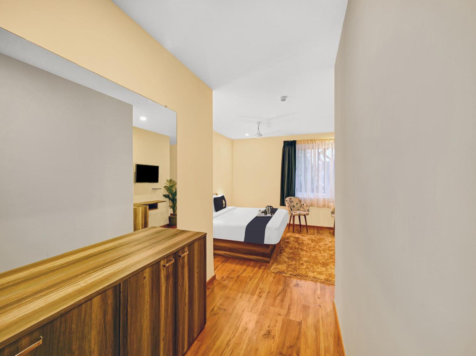 Super Townhouse Oak Hillside Aqua Hotel Khandagiri Bagian luar foto